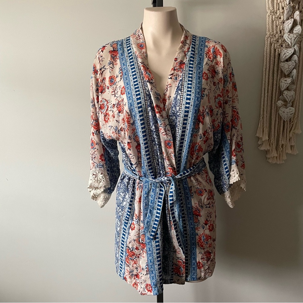 In Bloom by Jonquil Boho Crochet Lace Kimono Robe Wrap Floral Paisley Short